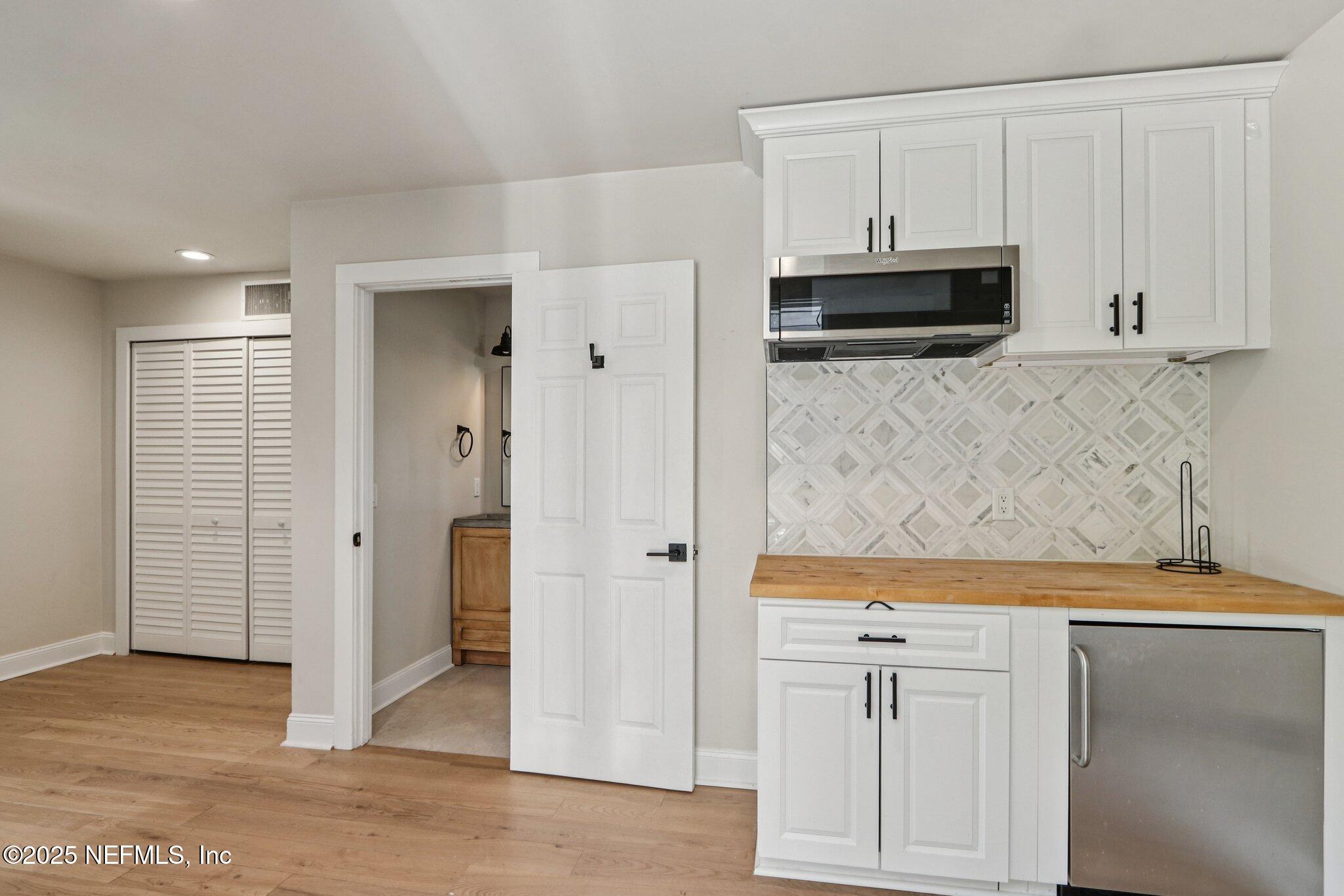 1536 Mayfair Road Jacksonville, FL 32207 - Photo 23 of 58 an empty room with cabinet