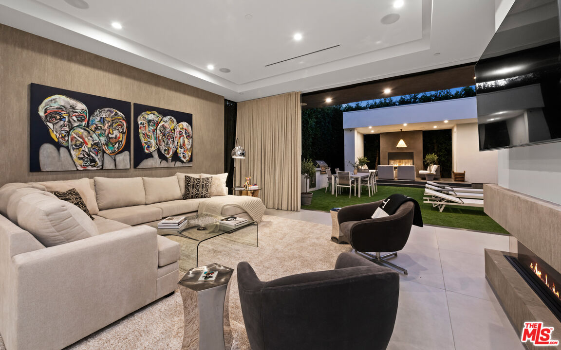 523 North Harper Avenue Los Angeles, CA 90048 - Photo 1 of 39