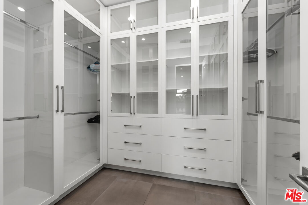 523 North Harper Avenue Los Angeles, CA 90048 - Photo 23 of 39