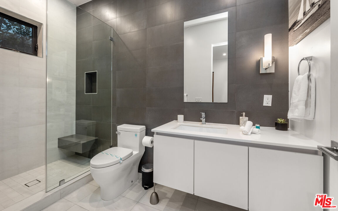 523 North Harper Avenue Los Angeles, CA 90048 - Photo 25 of 39