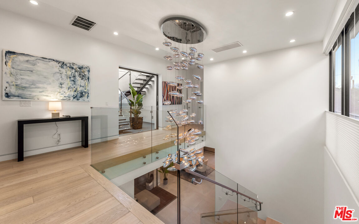 523 North Harper Avenue Los Angeles, CA 90048 - Photo 32 of 39