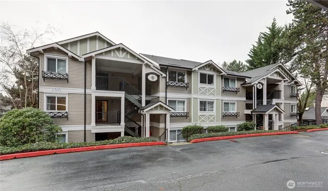$395,000 | 11303 Northeast 128th Street, Unit B201, Kirkland, WA 98034