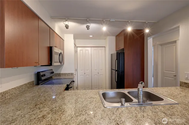 $395,000 | 11303 Northeast 128th Street, Unit B201, Kirkland, WA 98034