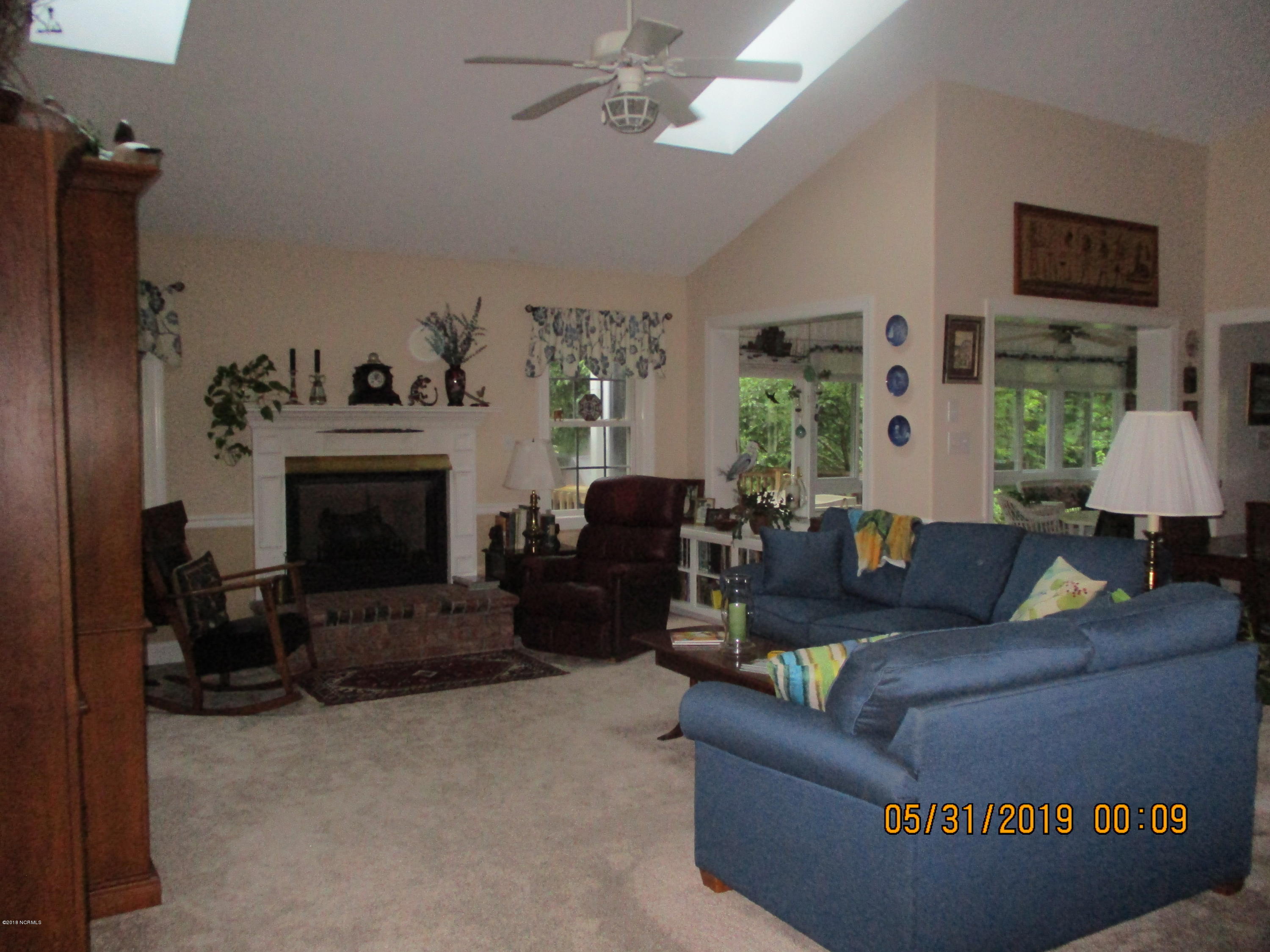 121 Geneva Road New Bern, NC 28562 - Photo 2 of 39 Great Room with Two Skylights