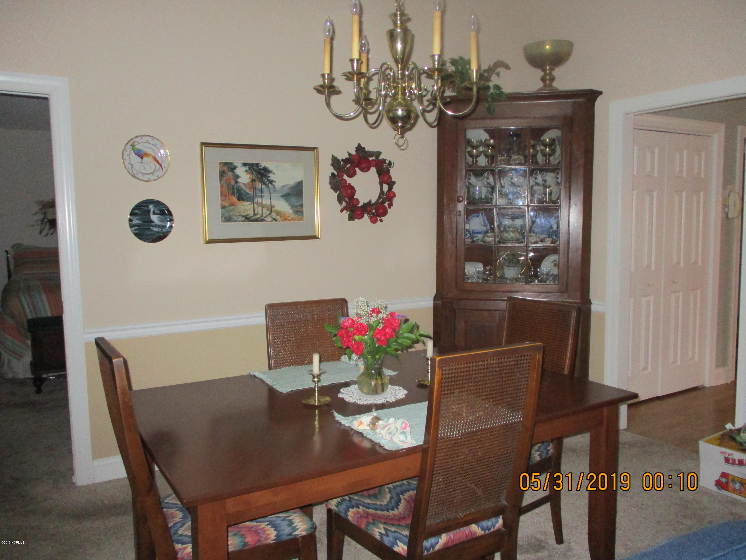 121 Geneva Road New Bern, NC 28562 - Photo 3 of 39 Versatile Combination Dining/Living in the Great Groom
