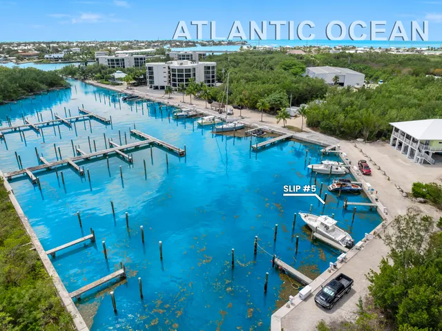 view of a tennis court