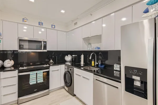 $3,500 | 2501 South Ocean Drive, Unit 715, Hollywood, FL 33019
