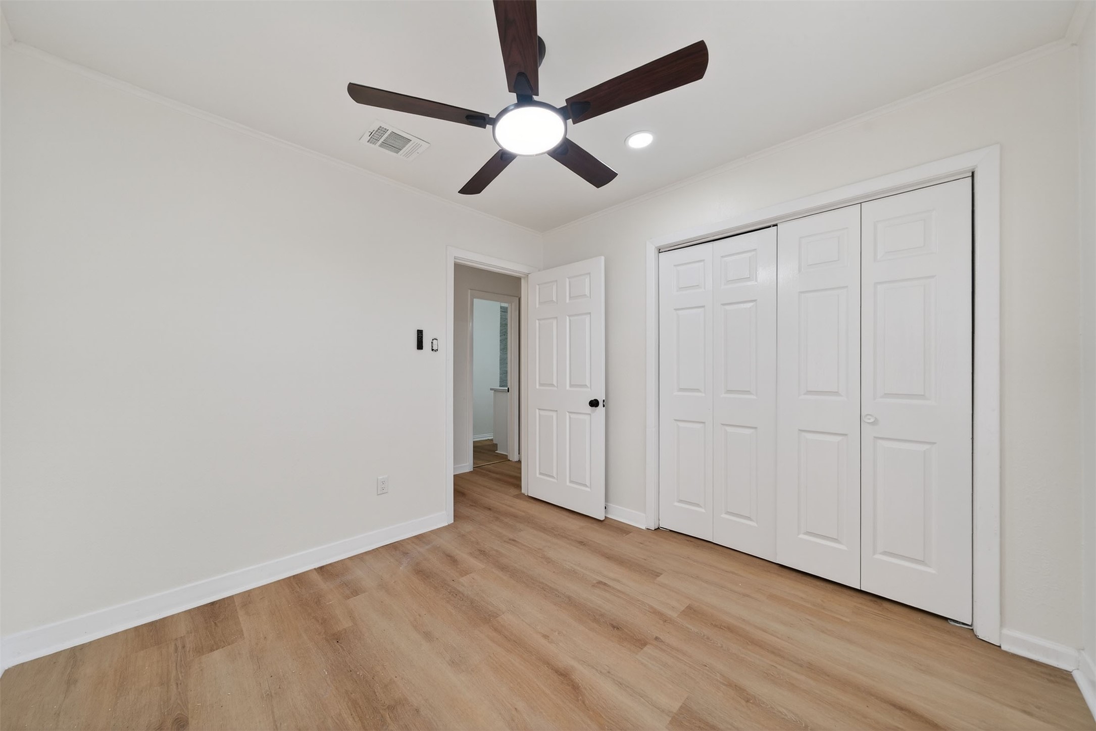 907 South 3rd Street La Porte, TX 77571 - Photo 16 of 38