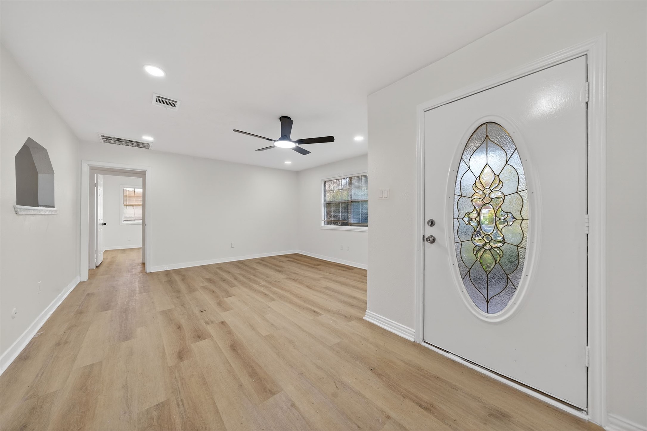 907 South 3rd Street La Porte, TX 77571 - Photo 7 of 38