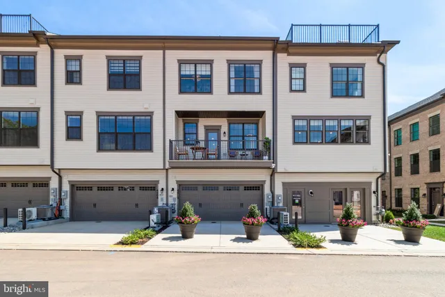 $1,025,000 | 4410 Fair Lakes Court, Fairfax, VA 22033