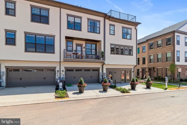 $1,025,000 | 4410 Fair Lakes Court, Fairfax, VA 22033