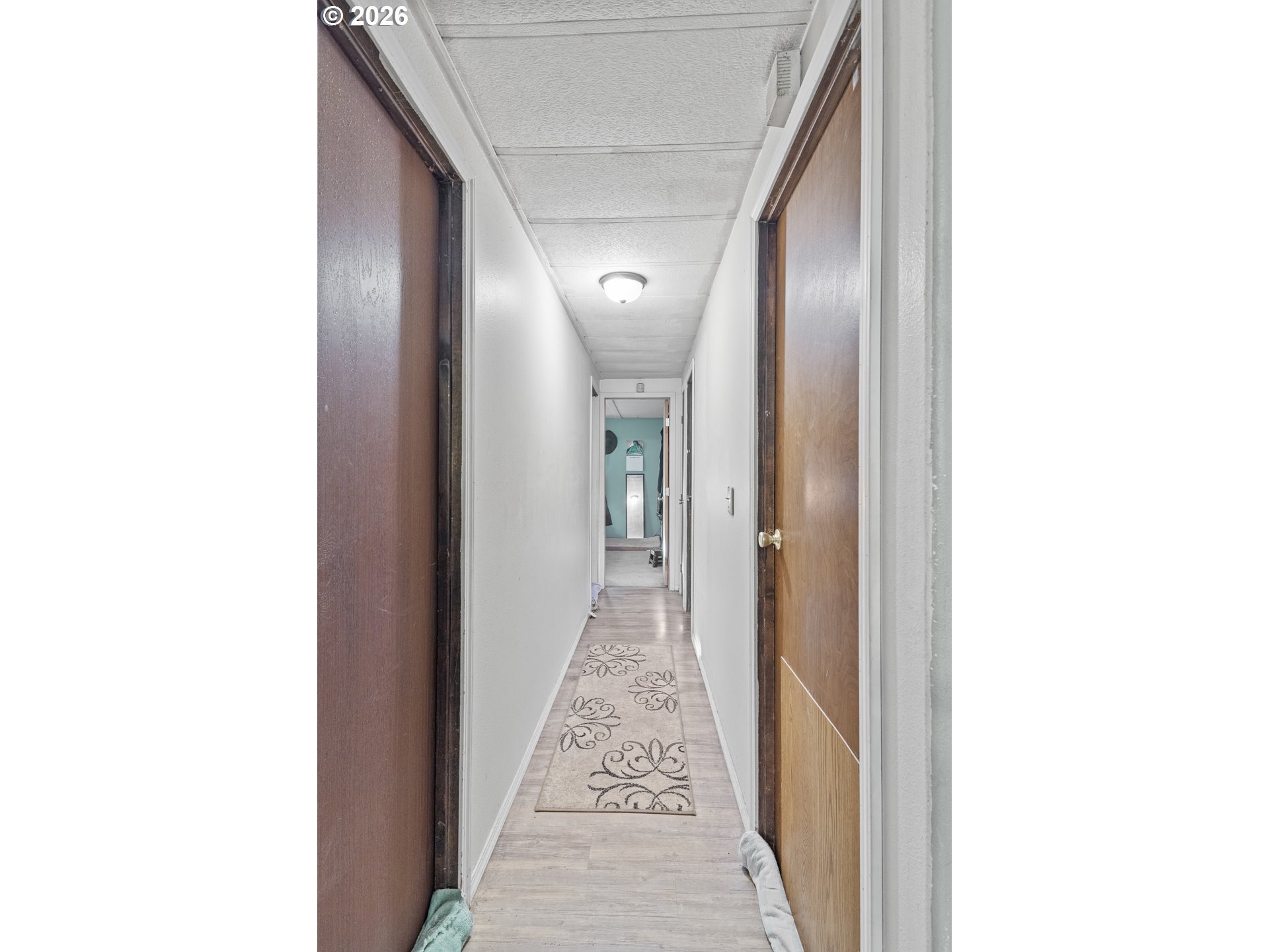 2409 Ireland Road Winston, OR 97496 - Photo 24 of 39 a view of a hallway