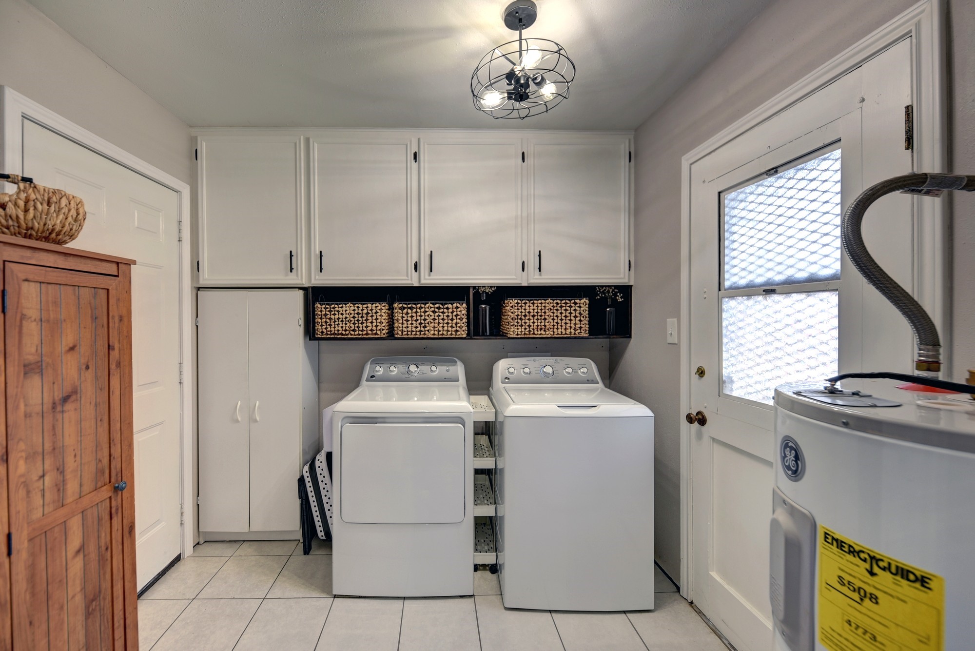 507 Sandra Drive Brenham, TX 77833 - Photo 12 of 30 a utility room with dryer and washer