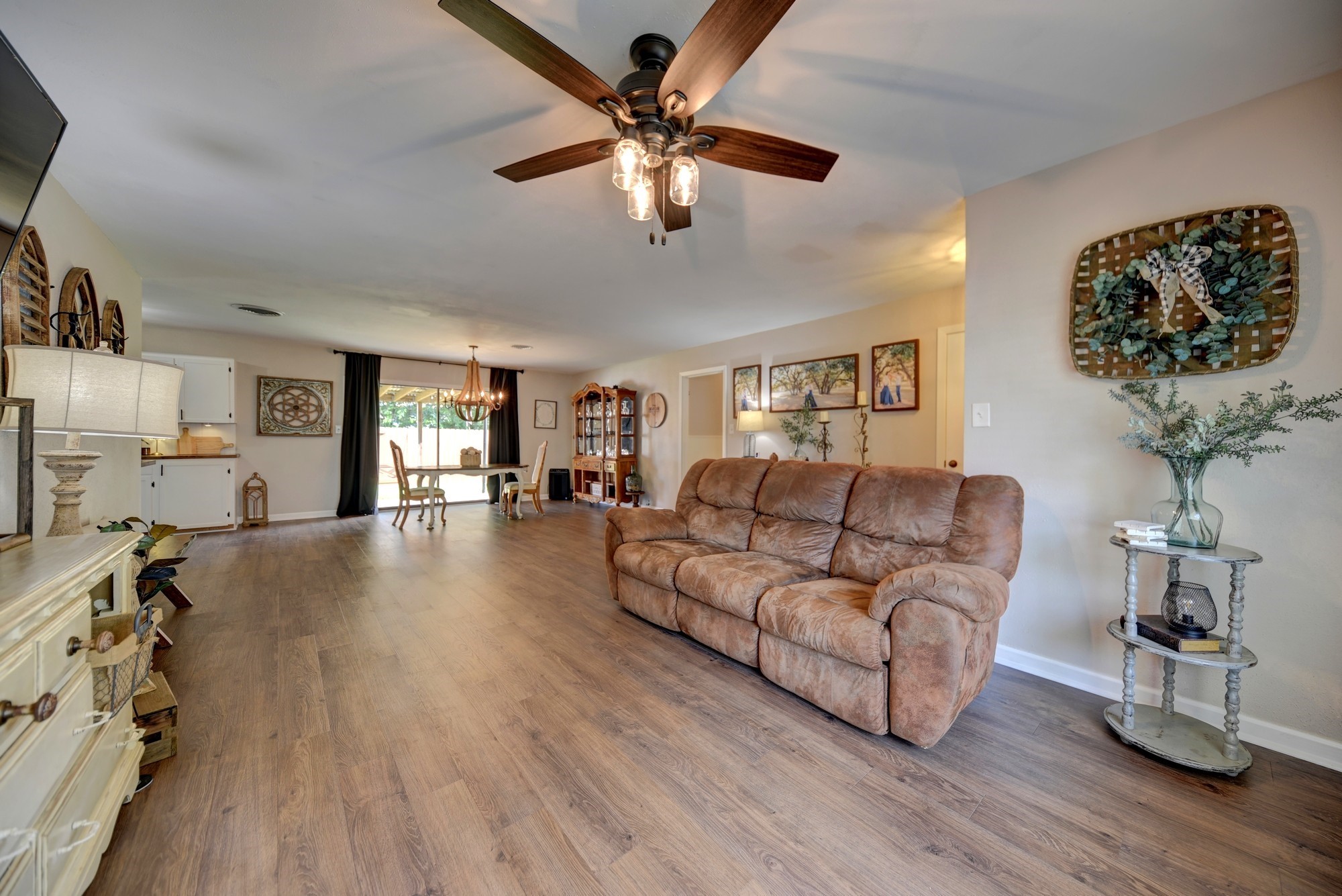 507 Sandra Drive Brenham, TX 77833 - Photo 2 of 30 a living room with furniture and a wooden floor