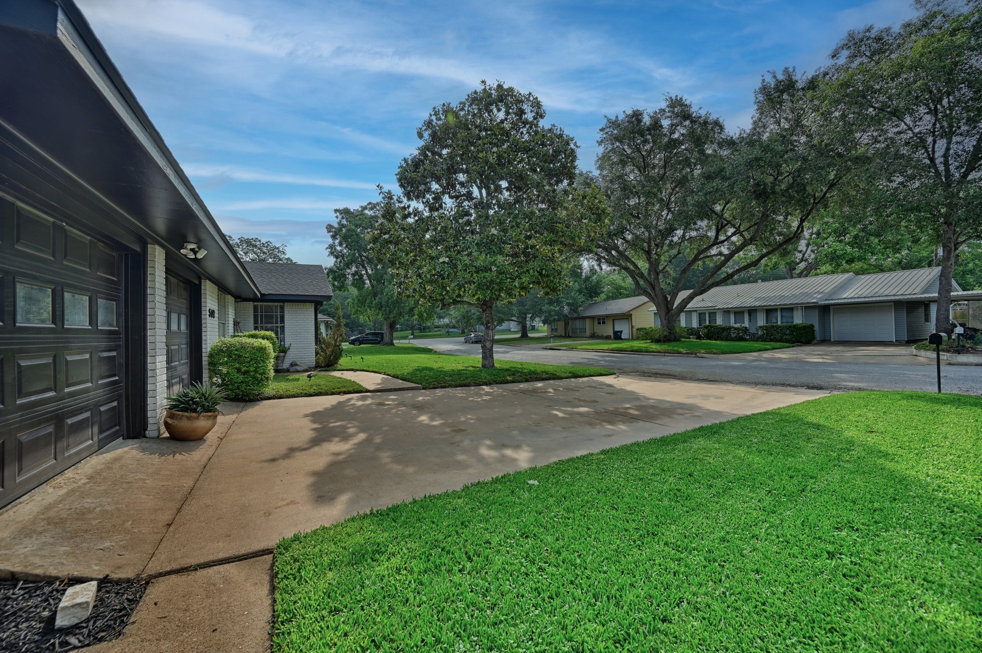 507 Sandra Drive Brenham, TX 77833 - Photo 6 of 30 a view of street with a house in the background