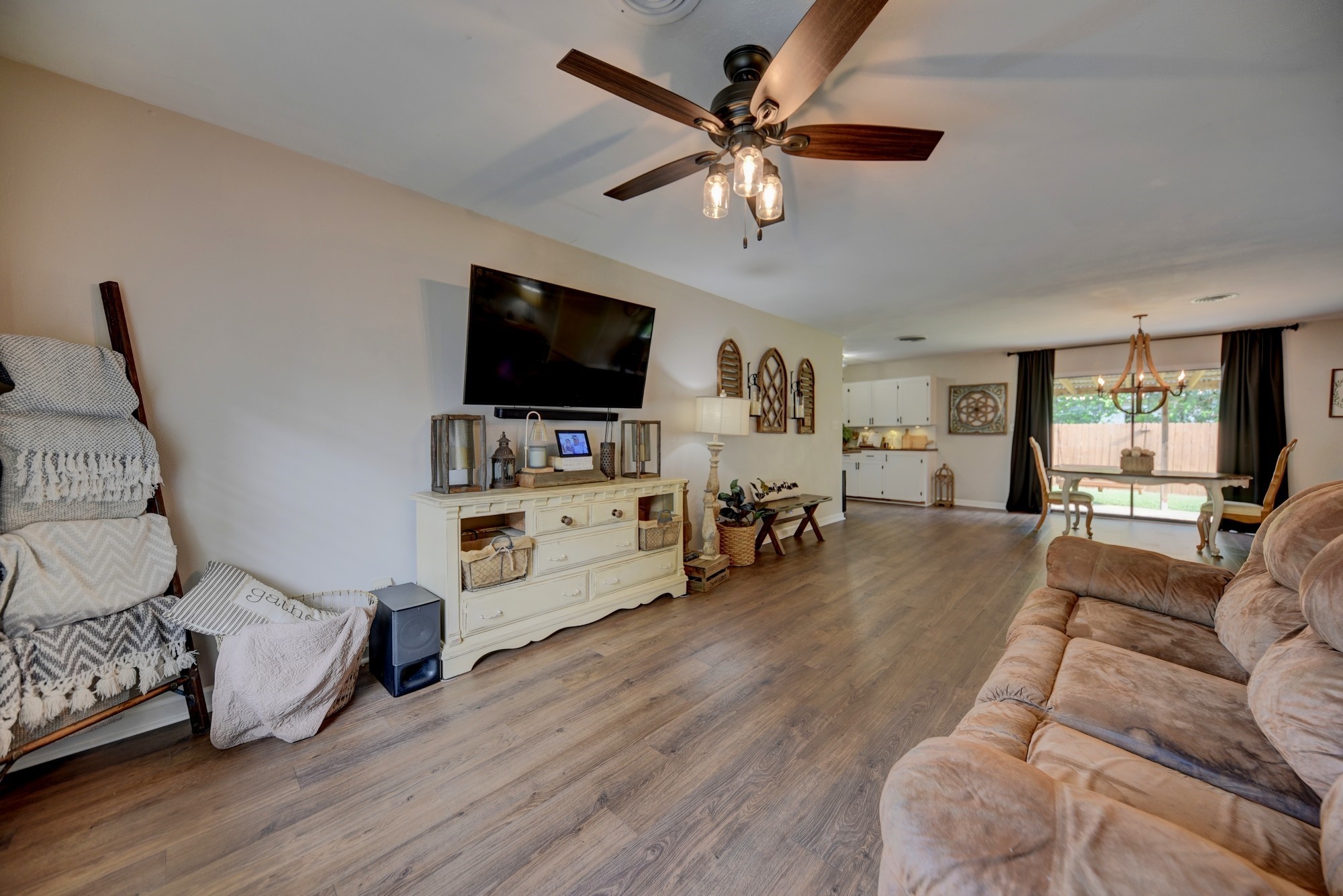 507 Sandra Drive Brenham, TX 77833 - Photo 9 of 30 a living room with furniture and a flat screen tv