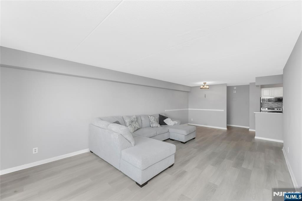 250 Gorge Road, Unit 21E Cliffside Park, NJ 07010 - Photo 3 of 50