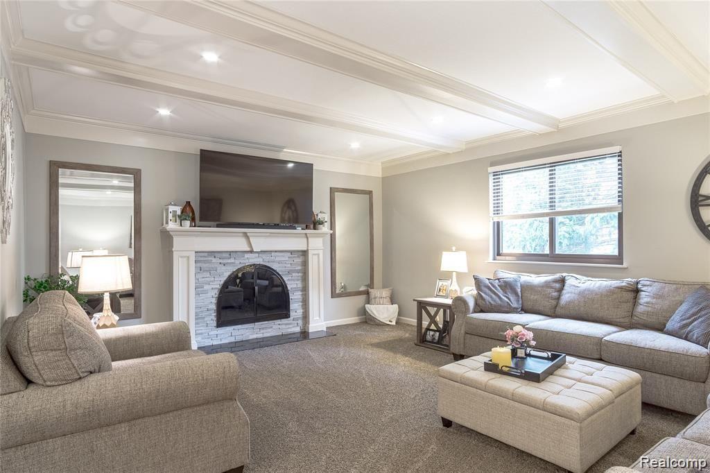 2810 Sandhurst Rochester Hills, MI 48307 - Photo 14 of 33