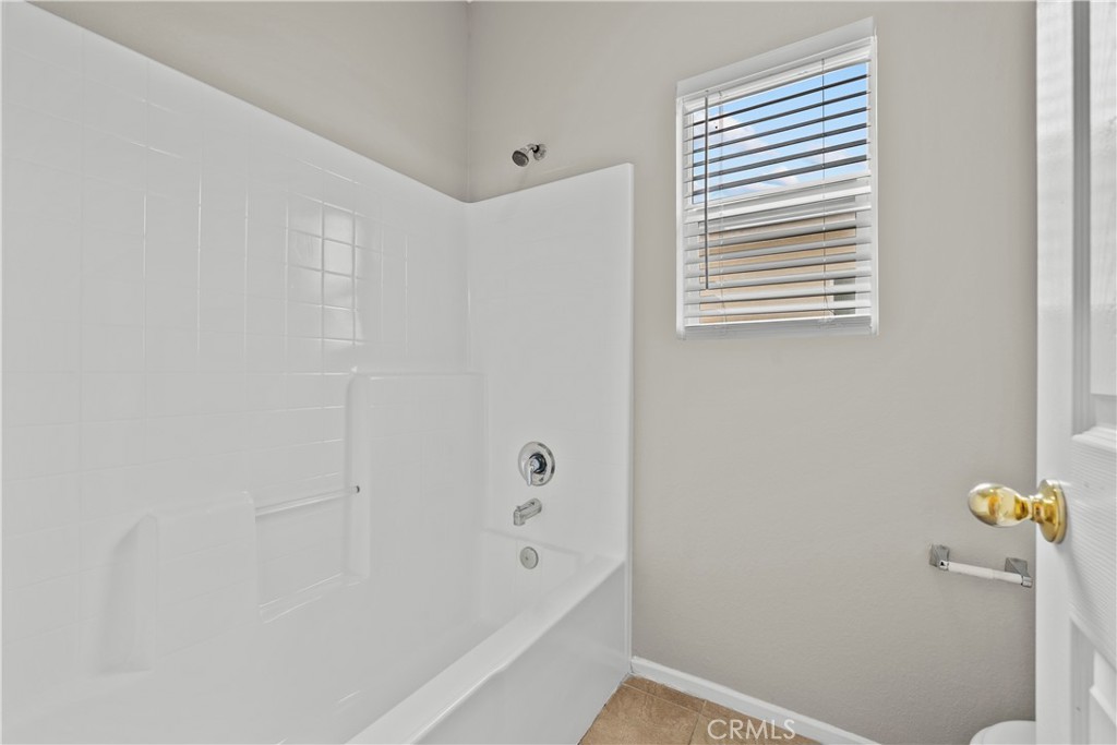 5741 Spice Street Lancaster, CA 93536 - Photo 28 of 44 Shower