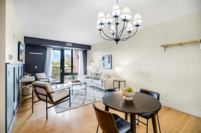 $174,400 | 10 East 26th Street, Unit 202, Minneapolis, MN 55404