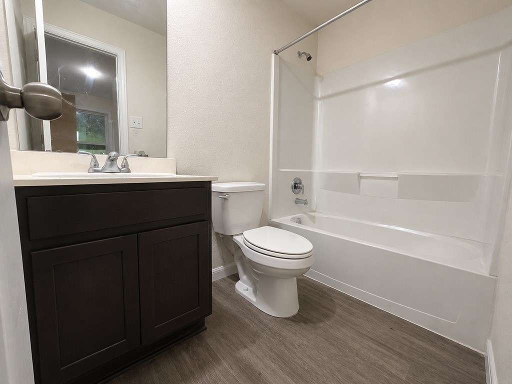 4423 Trigg Street Houston, TX 77093 - Photo 14 of 26 Unit B Bathroom 2
