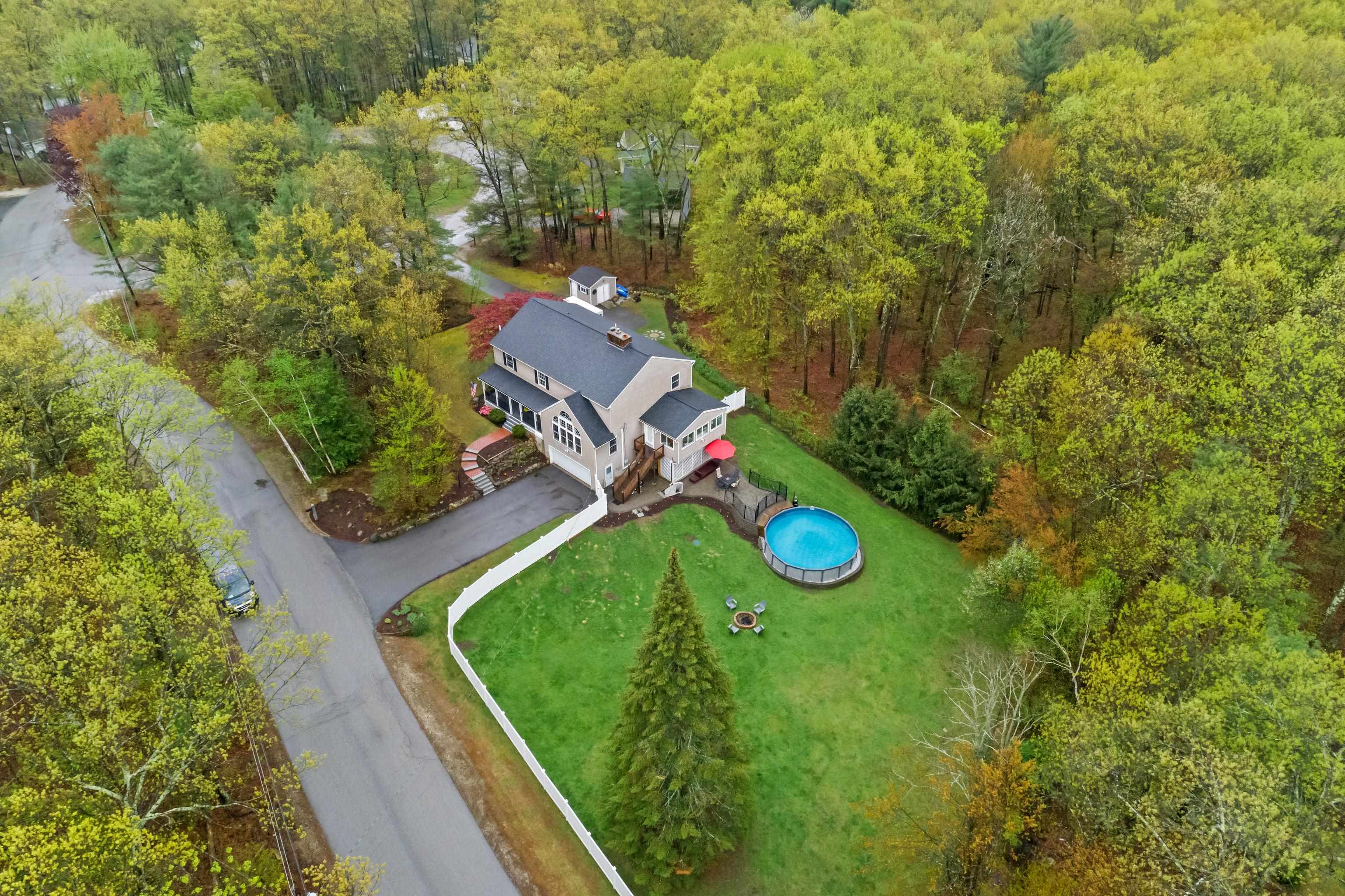 19 Ridgeview Drive Hooksett, NH 03106 - Photo 4 of 60 Gallery Image 4
