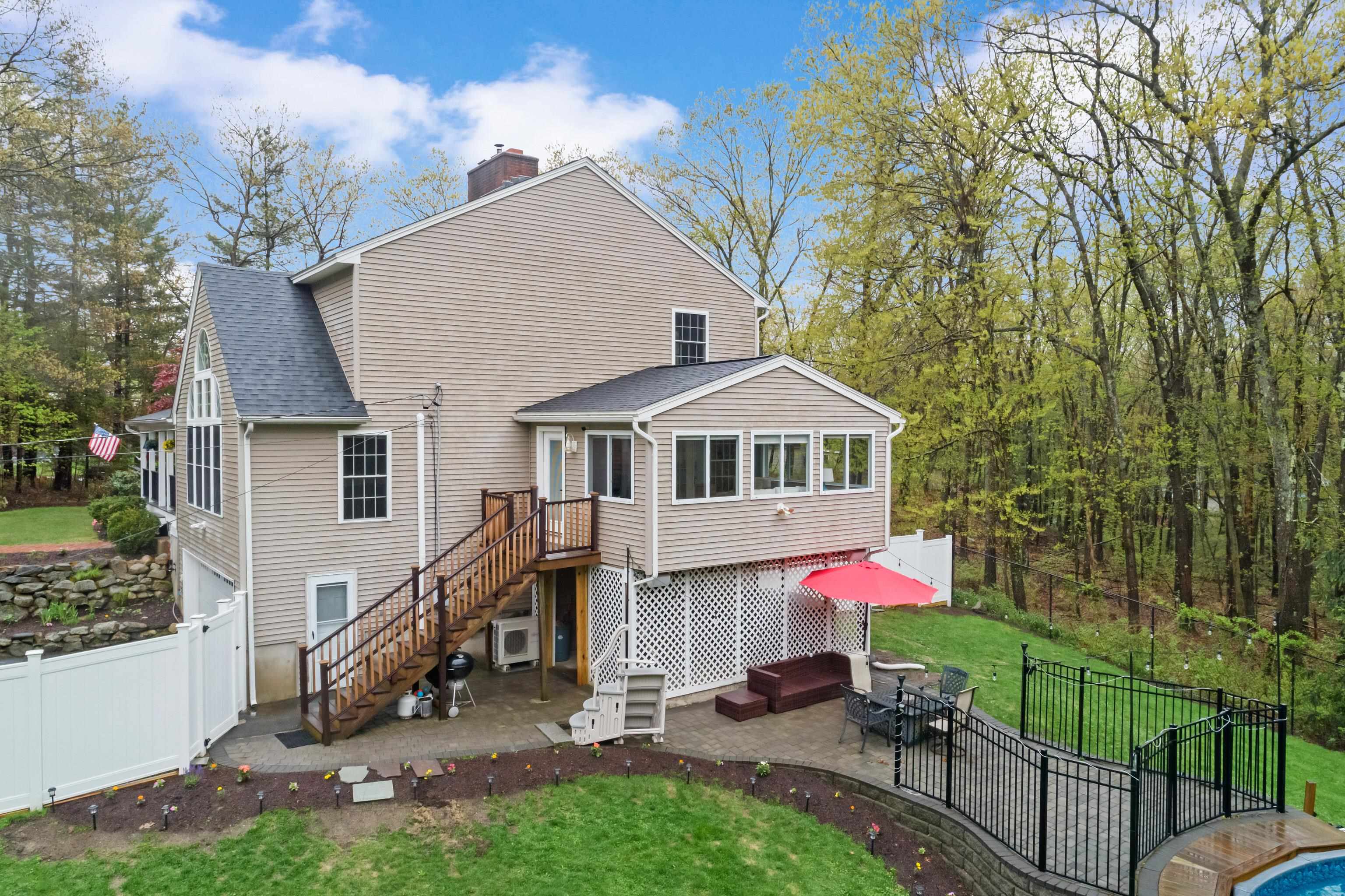 19 Ridgeview Drive Hooksett, NH 03106 - Photo 6 of 60 Gallery Image 6