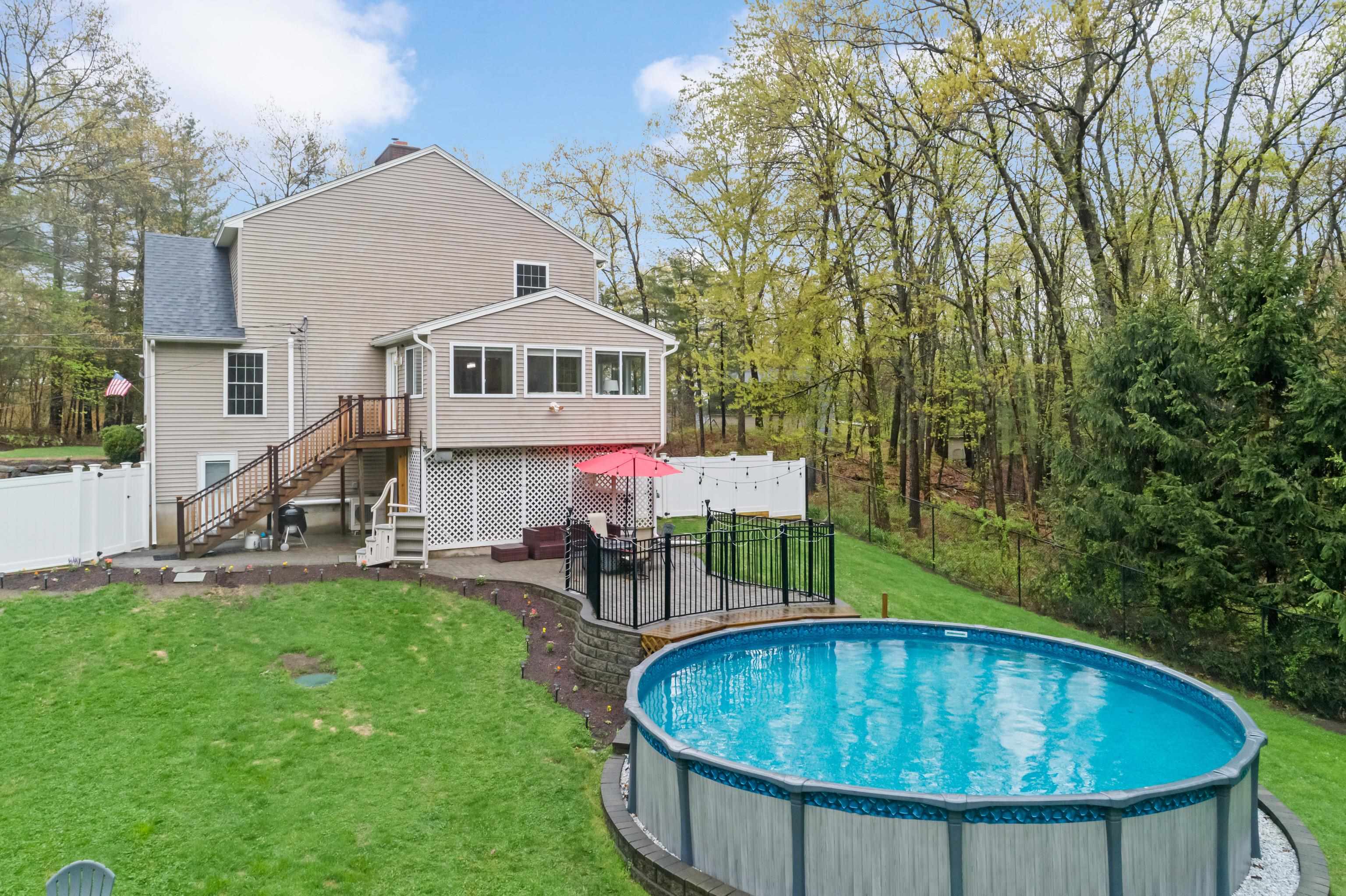 19 Ridgeview Drive Hooksett, NH 03106 - Photo 7 of 60 Gallery Image 7