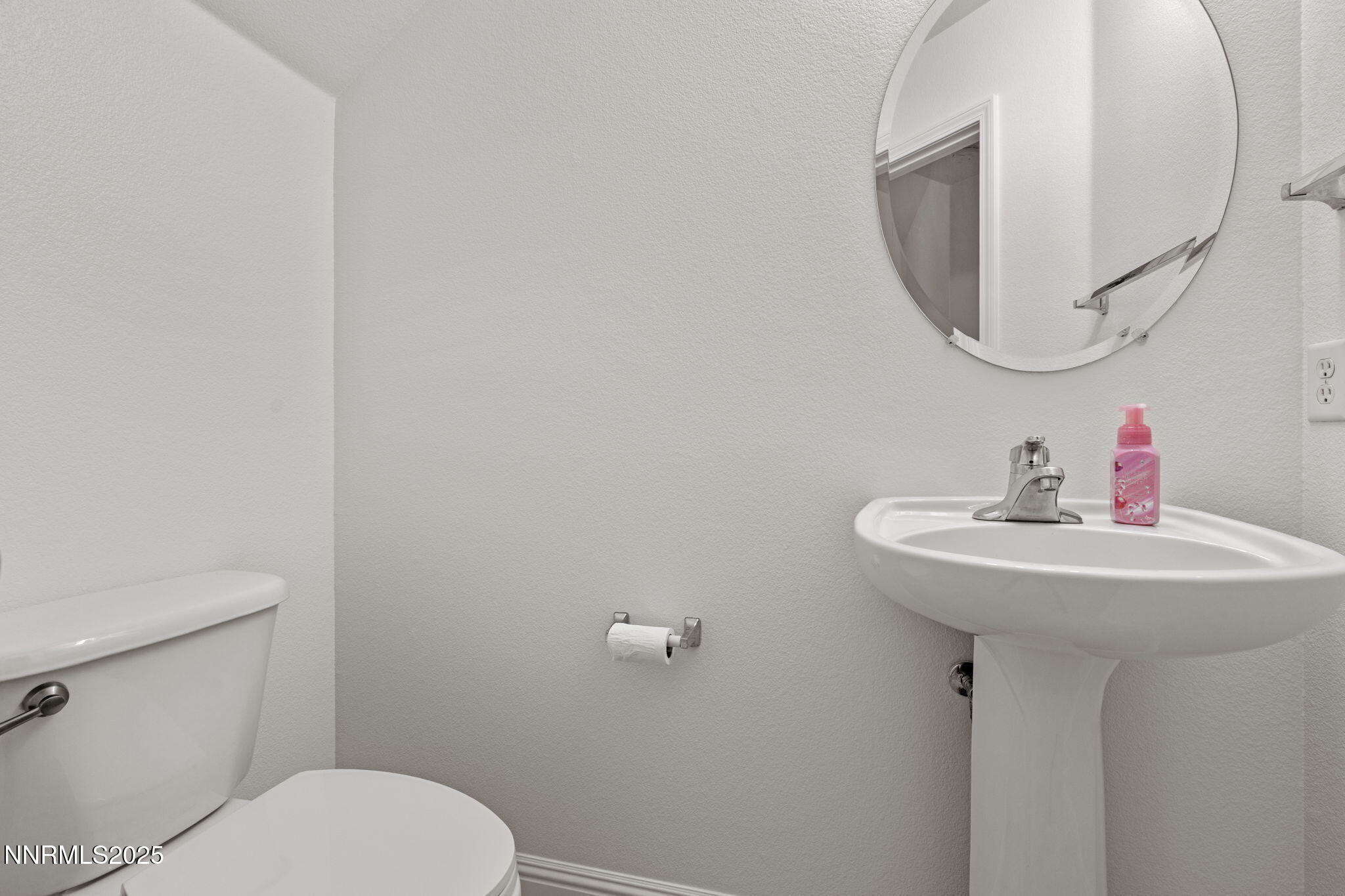 5455 Montego Court Reno, NV 89523 - Photo 17 of 36 a bathroom with a sink and a mirror