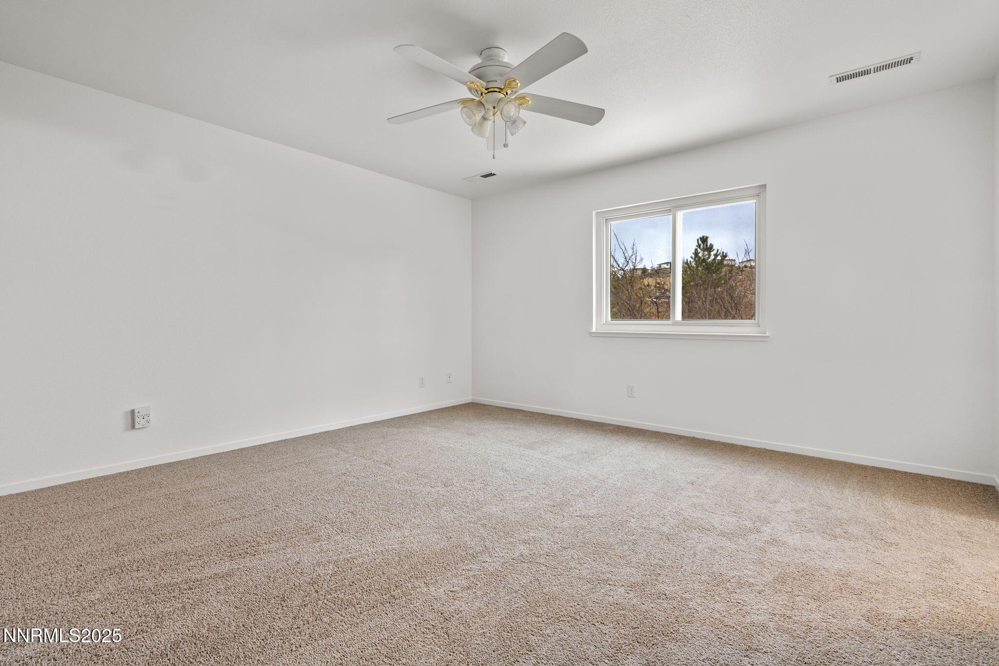 5455 Montego Court Reno, NV 89523 - Photo 21 of 36 an empty room with a chandelier fan