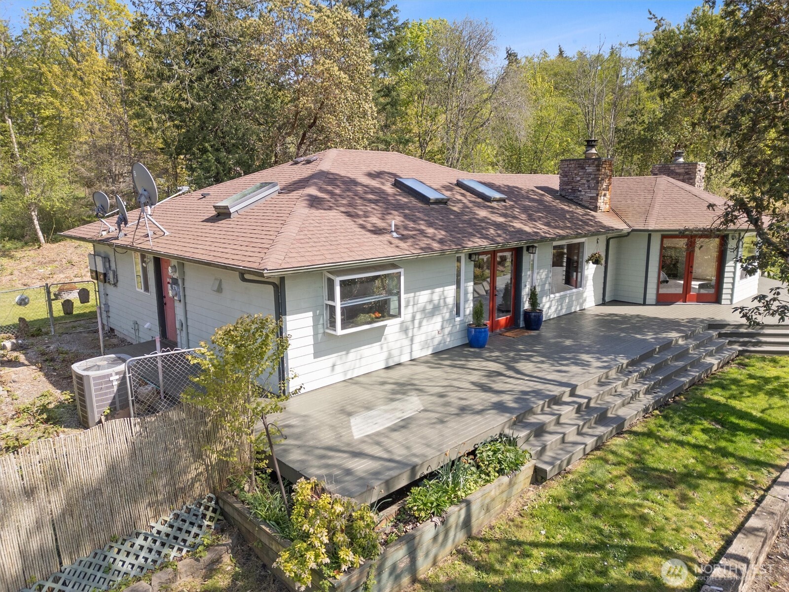 341 West Mountain View Road Camano Island, WA 98282 - Photo 5 of 40 Gallery Image 5