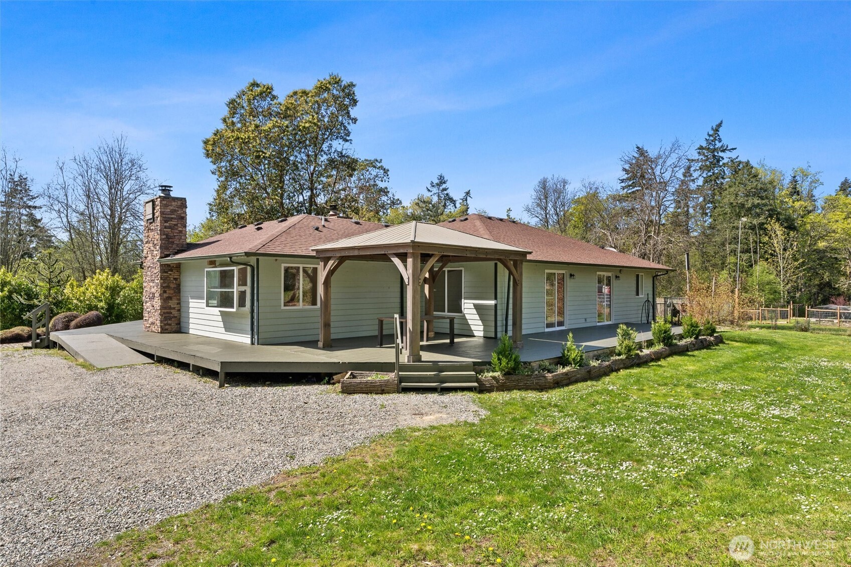341 West Mountain View Road Camano Island, WA 98282 - Photo 6 of 40 Gallery Image 6