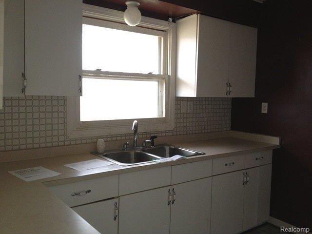 12246 Griffin Road Memphis, MI 48041 - Photo 11 of 18 264-017006-kitchen.JPG