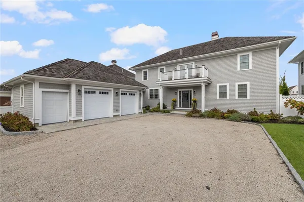 $2,995,000 | 33 Carnegie Abbey Lane, Portsmouth, RI 02871