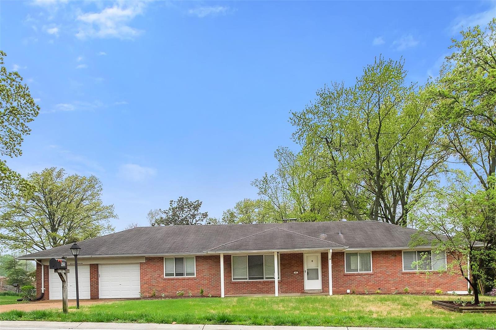 925 Schulte Road St. Louis, MO 63146 - Photo 1 of 26 Gallery Image 1
