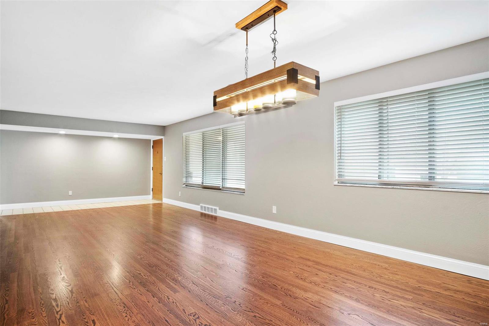 925 Schulte Road St. Louis, MO 63146 - Photo 3 of 26 Gallery Image 3