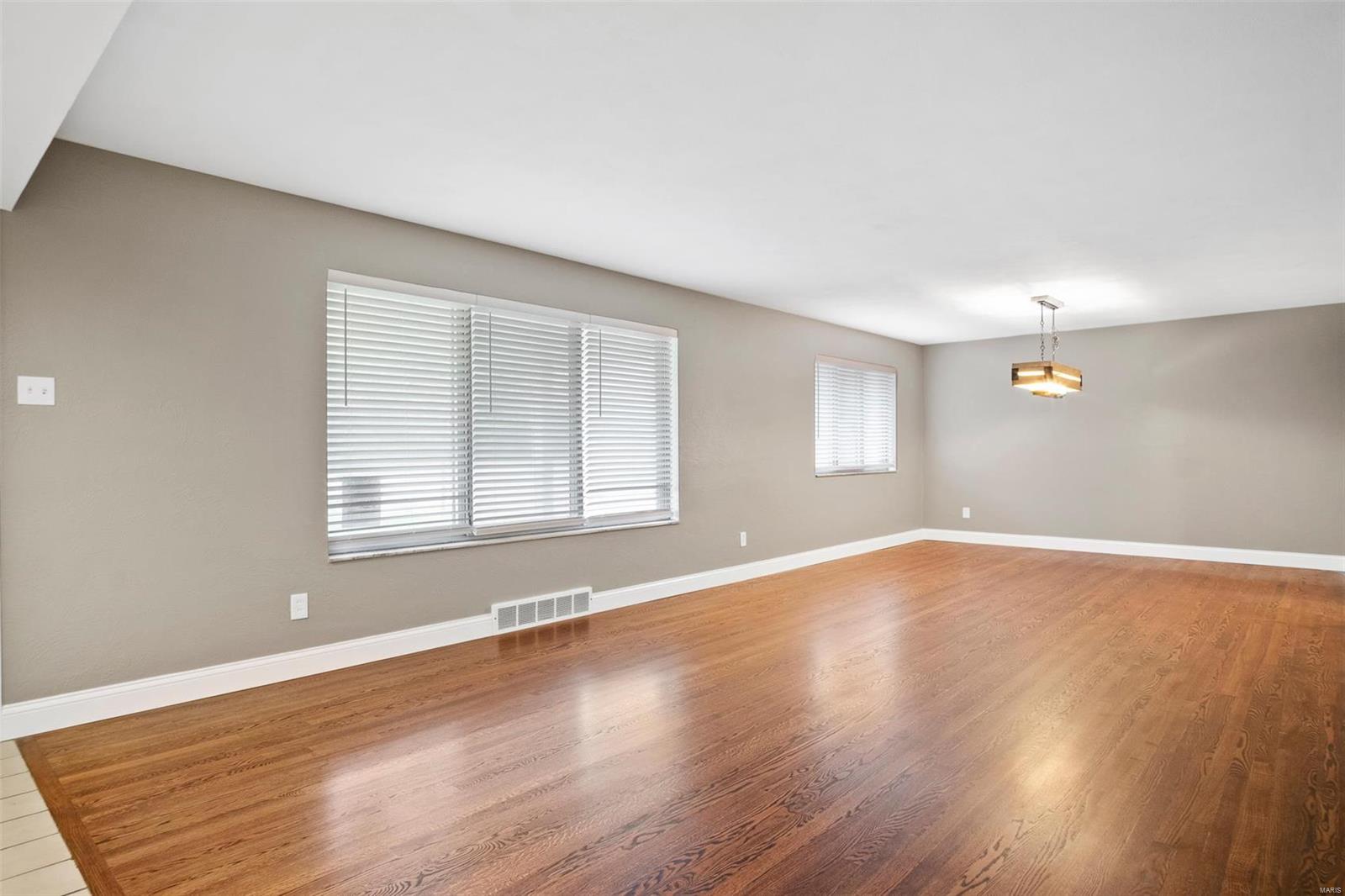 925 Schulte Road St. Louis, MO 63146 - Photo 4 of 26 Gallery Image 4