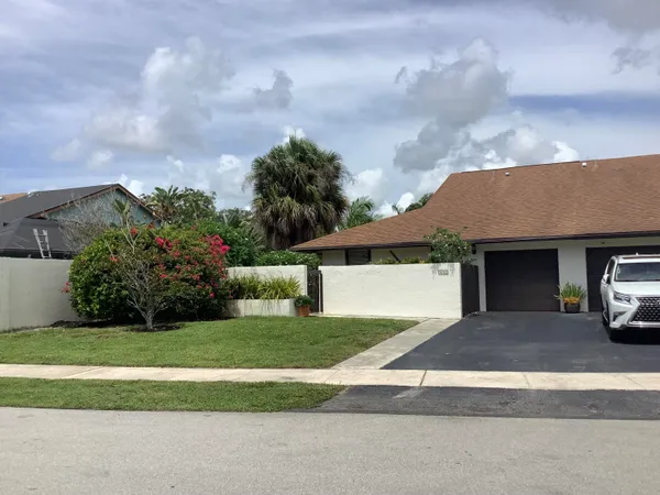 $495,500 | 458 Southwest 29th Avenue, Delray Beach, FL 33445