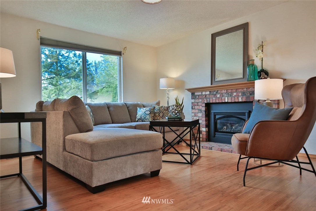 629 South 30th Place Renton, WA 98055 - Photo 3 of 23