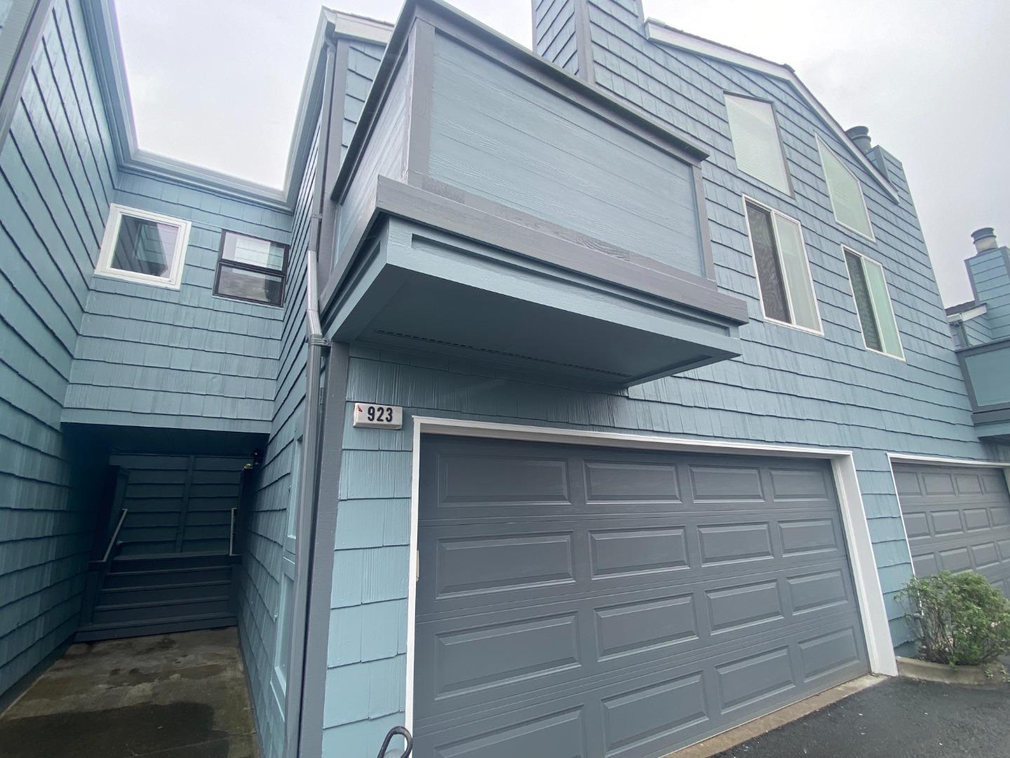 923 Linda Mar Boulevard Pacifica, CA 94044 - Photo 3 of 31 a view of a house with a window
