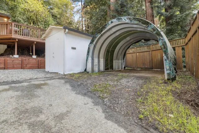 a view of a yard in front of house