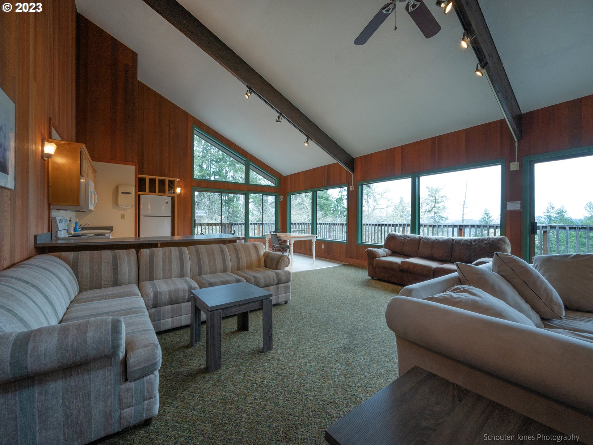 130 Treehill Loop Eugene, OR 97405 - Photo 33 of 42 Community Room