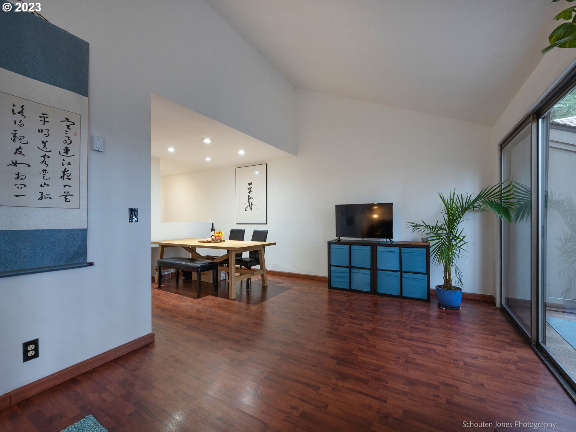 130 Treehill Loop Eugene, OR 97405 - Photo 5 of 42 Living Room/Dining Room
