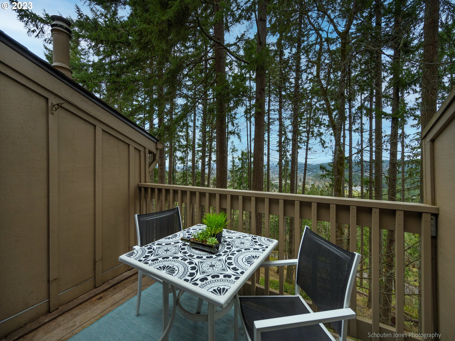130 Treehill Loop Eugene, OR 97405 - Photo 8 of 42 Deck