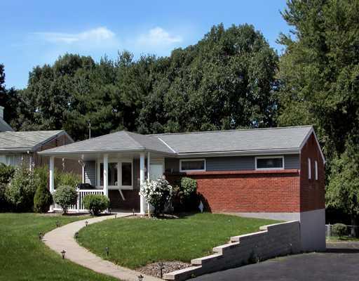 799 Lindsay Road Carnegie, PA 15106 - Photo 1 of 8 Exterior Front.