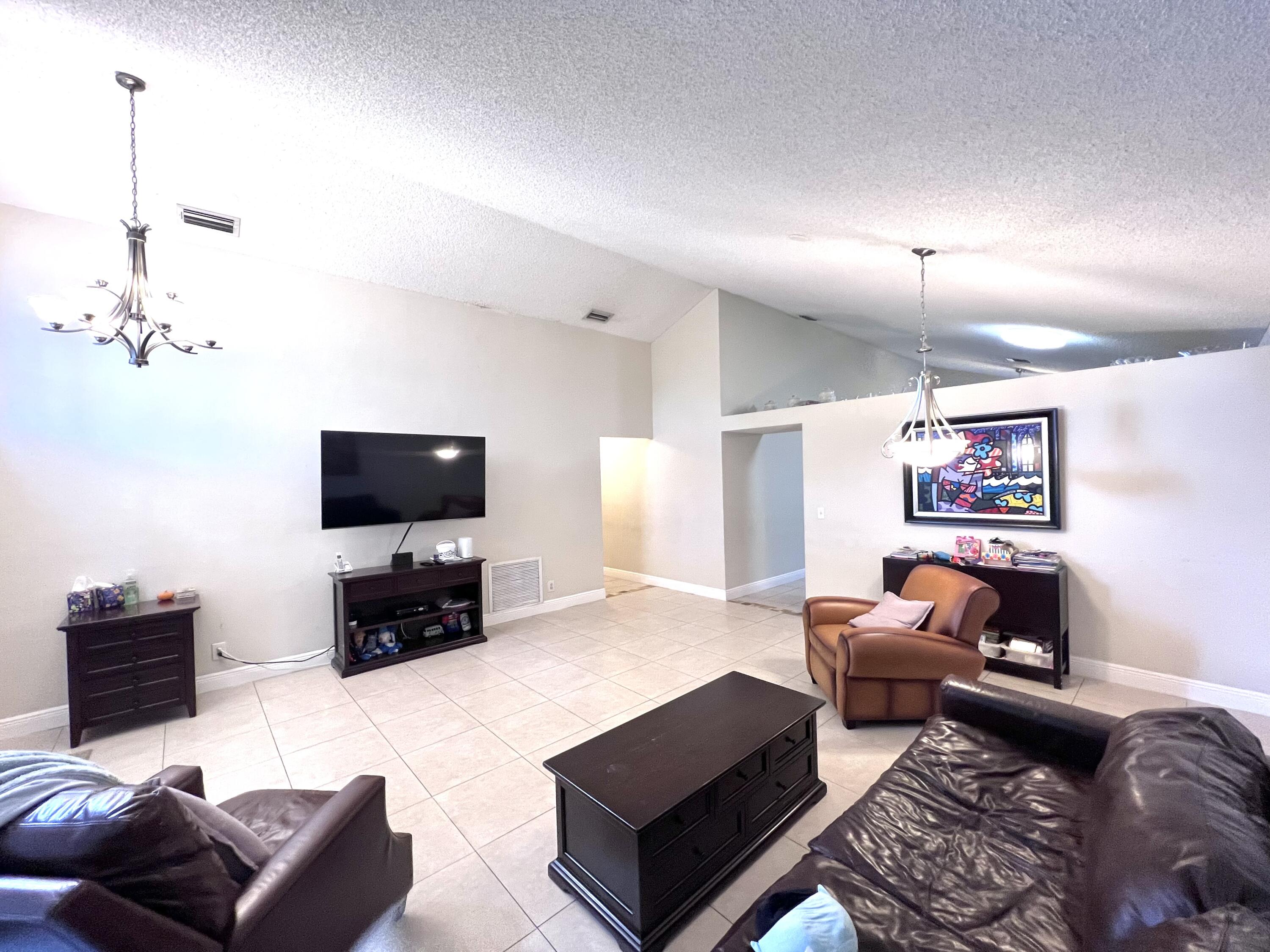 22449 Middletown Drive Boca Raton, FL 33428 - Photo 3 of 14 IMG_1617