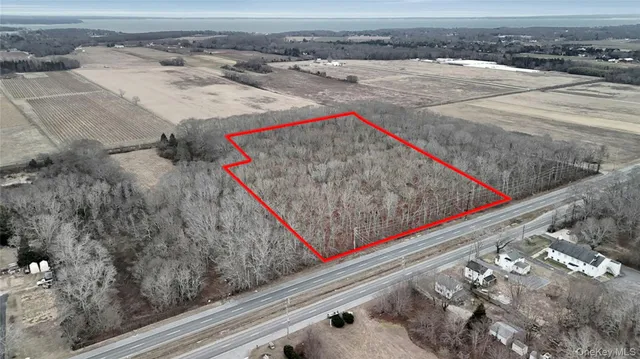 $925,000 | 15690 County Road 48, Cutchogue, NY 11935