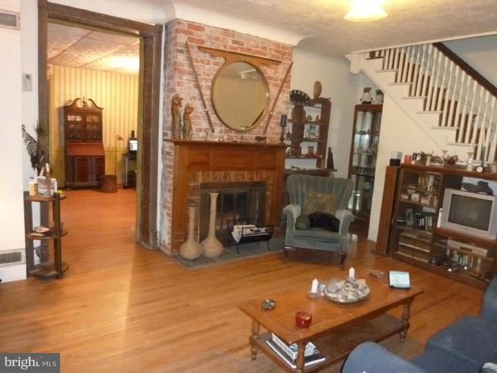 16 East Park Road Havertown, PA 19083 - Photo 2 of 15 Living Room