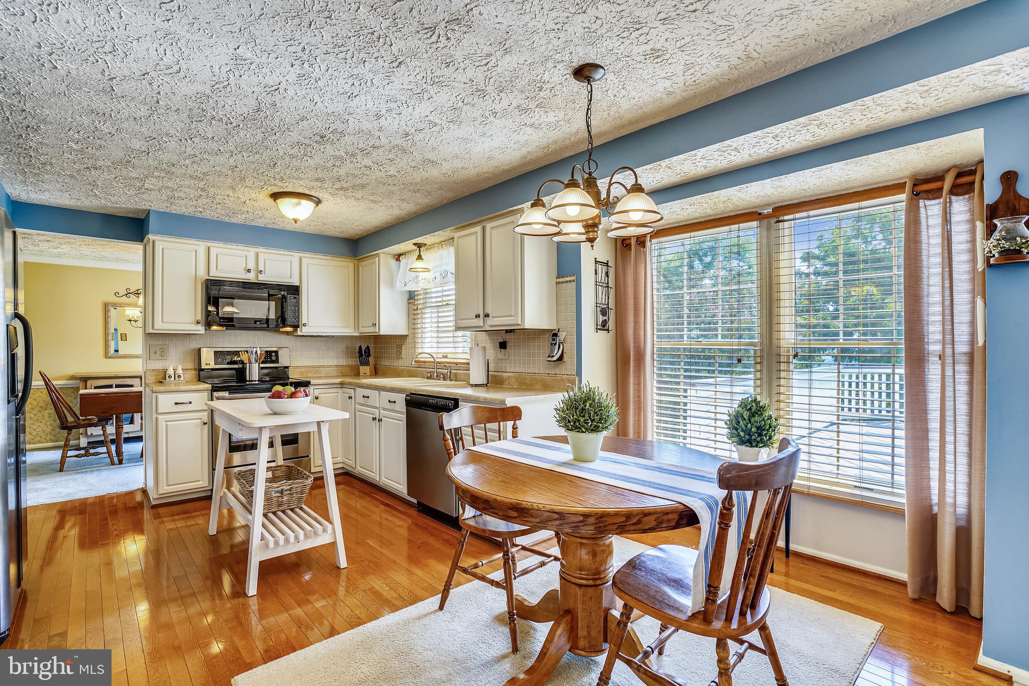 31 Anderson Ridge Road Baltimore, MD 21228 - Photo 13 of 53 Lots of natural light