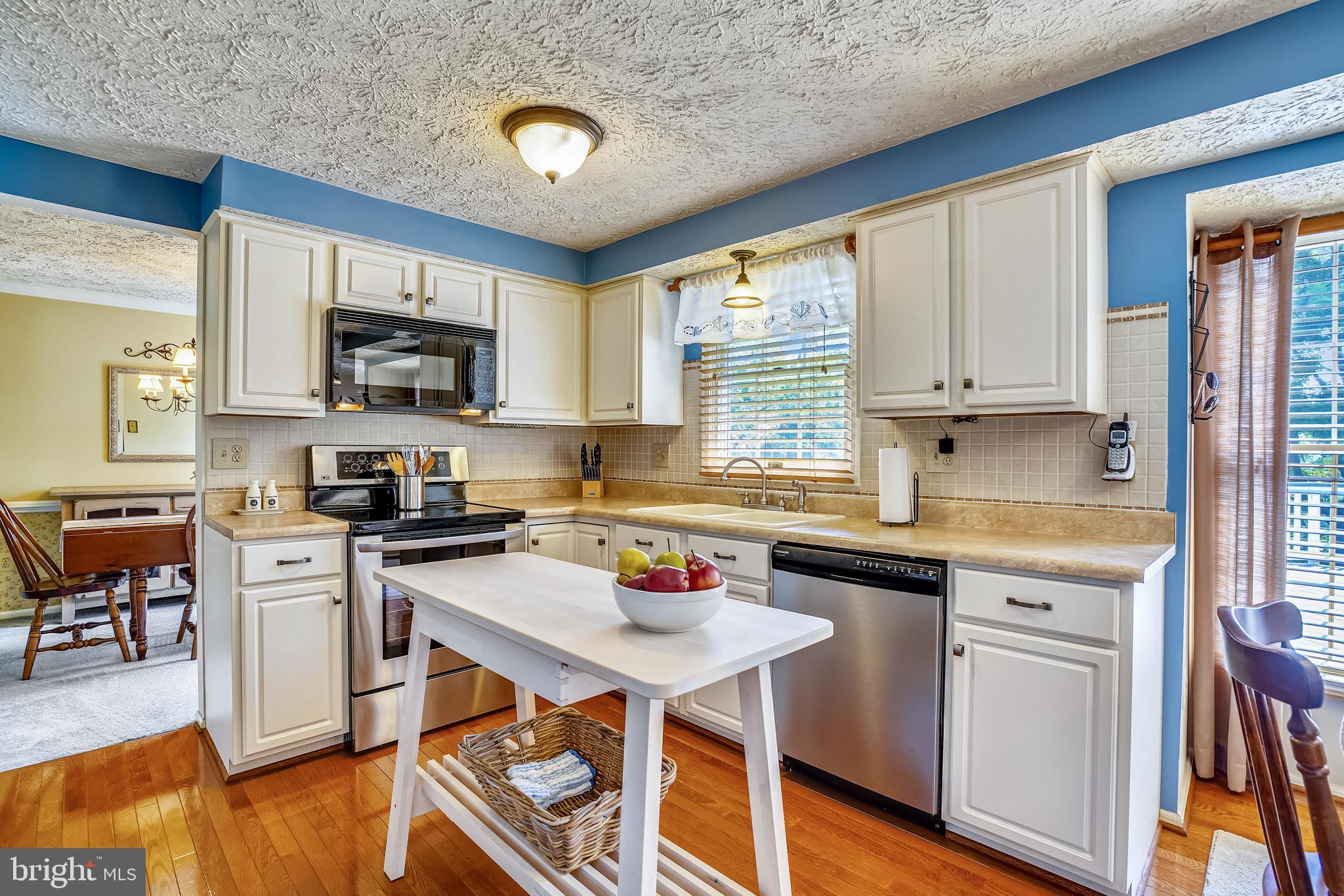31 Anderson Ridge Road Baltimore, MD 21228 - Photo 8 of 53 Bright and open kitchen